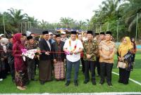 Bupati Seluma saat potong pita resmikan lapangan futsal desa muara maras kecamatan Semidang Alas Maras