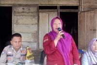 Kades Saniyah sampai kepada warga agar meningkatkan perburuan rutin guna mengurangi hama babi hutan, Rabu (05/06/2024)