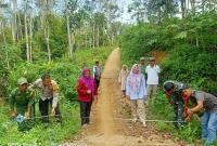 Pemdes beserta BPD Sinar Mulya lakukan titik nol pembangun jembatan, Jumat (24/052024)