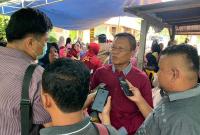 Drs.H Sumardi Mm saat diwawancara awak media. (Doc;Oki1)