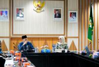 Sekretaris Daerah (Sekda) Provinsi Bengkulu Isnan Fajri selaku perwakilan pejabat dearah dalam rapat yang di laksanakan di Ruang Rafflesia Kontor Gubernur Bengkulu pada Kamis, 22/2/2024 Foto/Dok