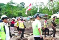 Gubernur Bengklu Bersam Kadis PUPR meninjau Proyek Nasonal yang akan di resmika oleh Presiden Jokowido