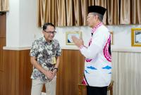 Sekda Isnan fajri saat menerima Branch Manager PT Garuda Indonesia Bengkulu