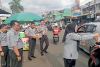 Kemenkumham Bengkulu berbagi takjil geratis
