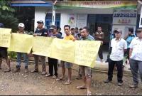 Kades Demo Tolak Perpanjangan HGU PT DDP Abe Mukomuko Foto/Dok: Surya