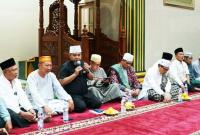 Penyerahan Dana Bergulir BAZNAS Microfinance Masjid (BMM) Nur Asiah dalam kegiatan buka puasa bersama di Masjid Nur Asiah, Kelurahan Sidomulyo, Senin (27/10/2025)