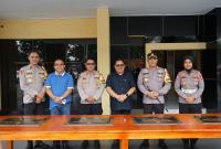 Penjabat Walikota Bengkulu Arif Gunadi dan Kapolresta Bengkulu Kombes. Pol. Deddy Nata, S.IK menandatangani empat prasasti peresmian gadung, yakni Gedung Barang Bukti dan Unit Gakkum Satlantas, Pos Polisi Pantai Panjang, Pos Polisi Pantai Jakat dan Penjagaan Polresta Bengkulu.