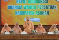 Ketua DWP Kab. Asahan Ny.Lily Evi Zainal Aripin 