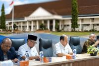 Rapat koordinasi Dewan Pengawas bersama jajaran Direksi RSUD dr. M. Yunus, Jumat (19/6).