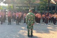 Komandan SST-1 Satgas TMMD ke-129 Kodim 0813 Bojonegoro, Letda Inf Adi Yuniarto, menjelaskan bahwa latihan PBB dipilih sebagai metode sederhana namun efektif untuk membangun karakter generasi muda.