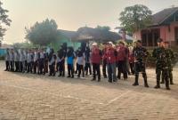 Salah satu kegiatan nonfisik yang digelar adalah Latihan Dasar Kepemimpinan Siswa (LDKS) bagi pelajar SMPN Satu Atap Kesongo, Kecamatan Kedungadem, Kabupaten Bojonegoro, Senin (3/8/2026).