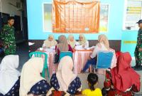 Foto: Petugas kesehatan bersama Satgas TMMD ke-129 Kodim 0813/Bojonegoro memberikan pelayanan Safari Keluarga Berencana (KB) Gratis kepada masyarakat di UPTD Puskesmas Kesongo, Kecamatan Kedungadem, Kabupaten Bojonegoro, Rabu (5/8/2026), sebagai bagian dari program nonfisik TMMD untuk mewujudkan keluarga sehat dan berkualitas. Foto: Deni Aripandi/Sumber TMMD Bojonegoro.
