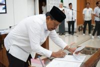 Wakil Gubernur Bengkulu Mian memimpin penandatanganan Perjanjian Kinerja oleh seluruh Kepala Organisasi Perangkat Daerah (OPD), Rabu (28/1).