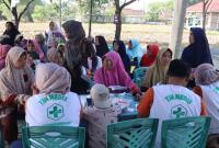 Selain fokus pada pembangunan infrastruktur, program ini juga menghadirkan berbagai kegiatan sosial, salah satunya layanan pengobatan gratis bagi masyarakat di Desa Kesongo, Kecamatan Kedungadem, Rabu (15/7/2026).